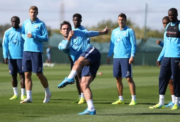 VIDEO: Frank Lampard và Stevan Jovetic liên tiếp lập siêu phẩm trên sân tập